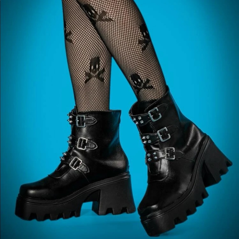 🖤 demonia inspired boots 🖤